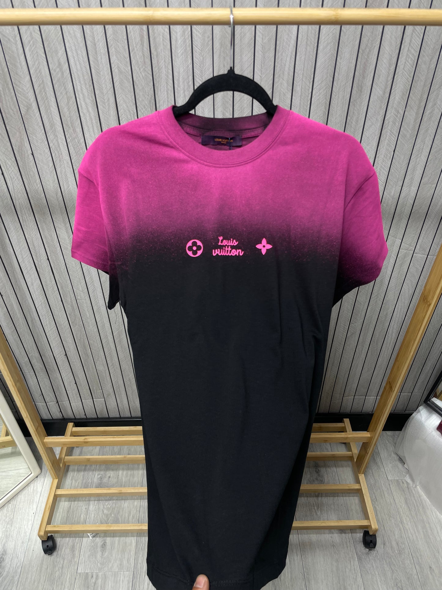 Tricou Barbat Ovil Negru Roz