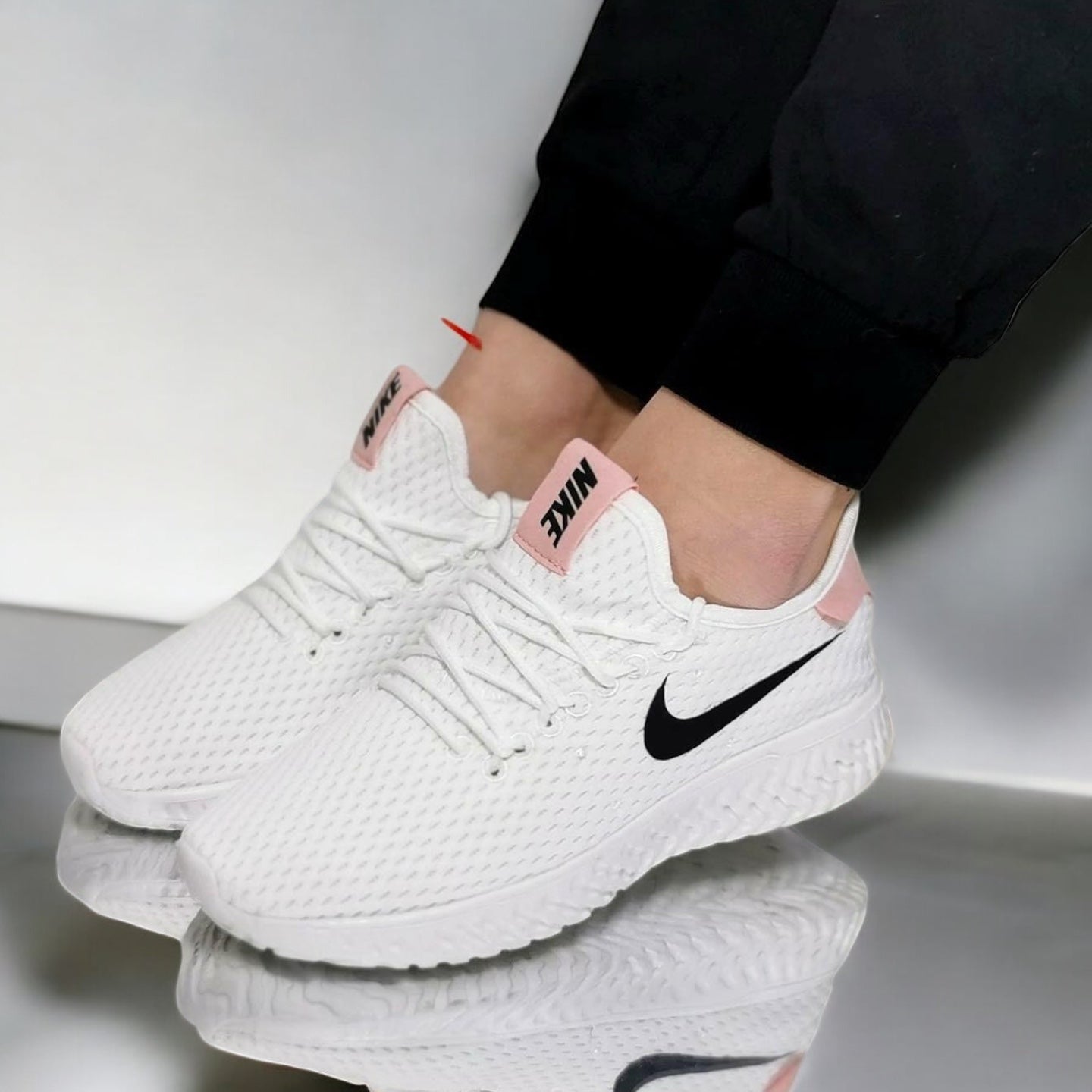 Cod Produs HU-05 Alb-Roz