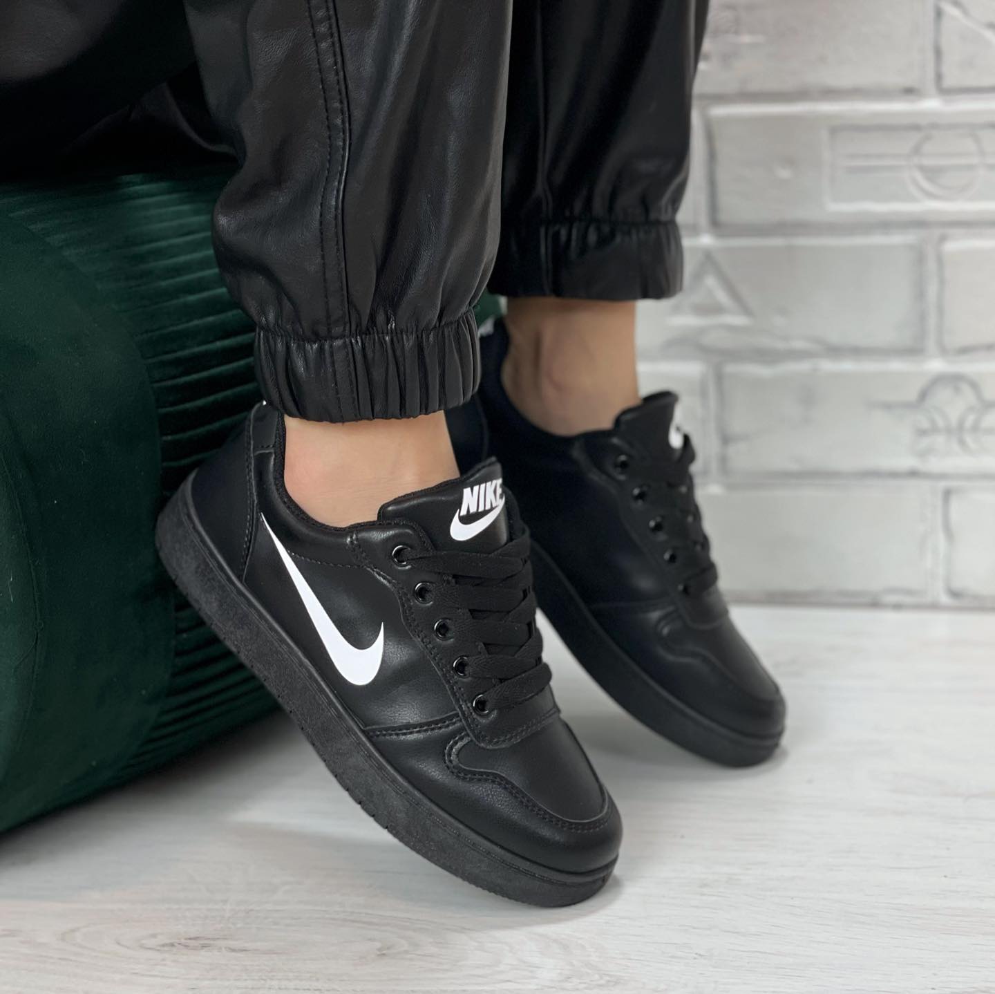 Cod Produs MM-05 Negru